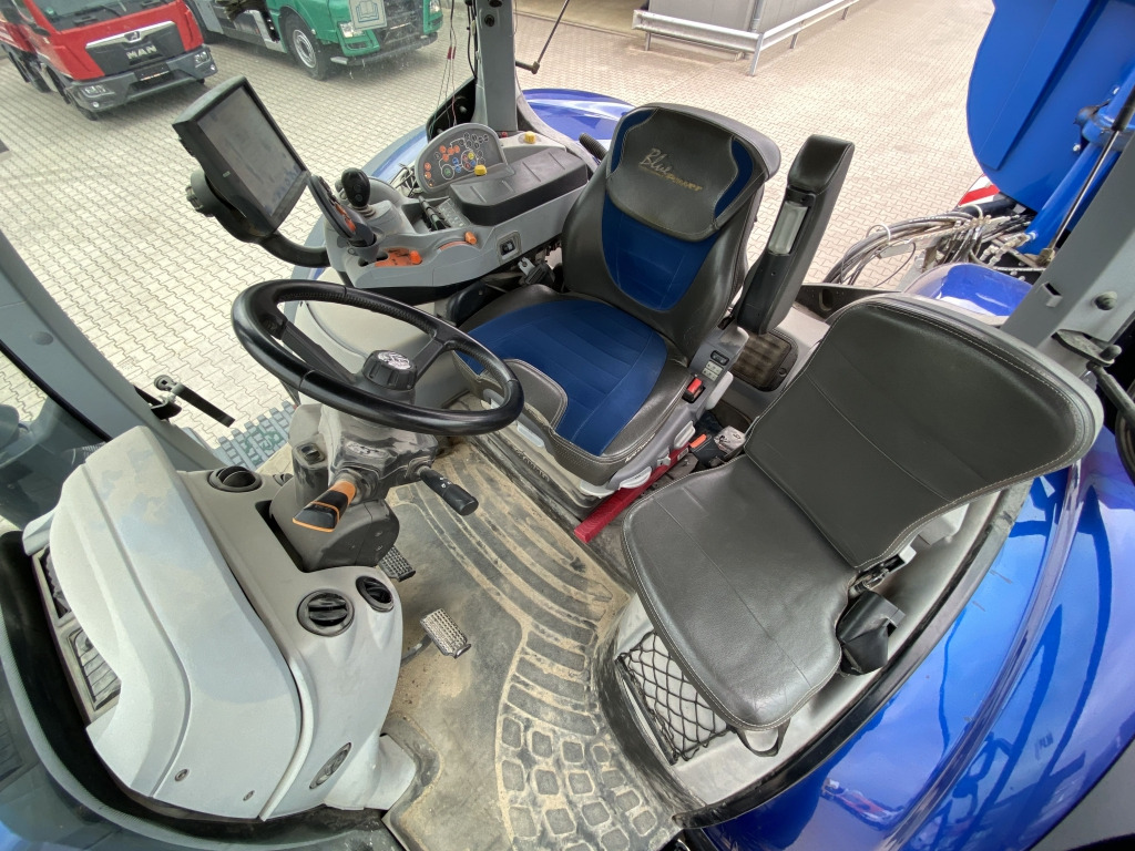 Farm tractor New Holland T7.315 AC 4x4: picture 8