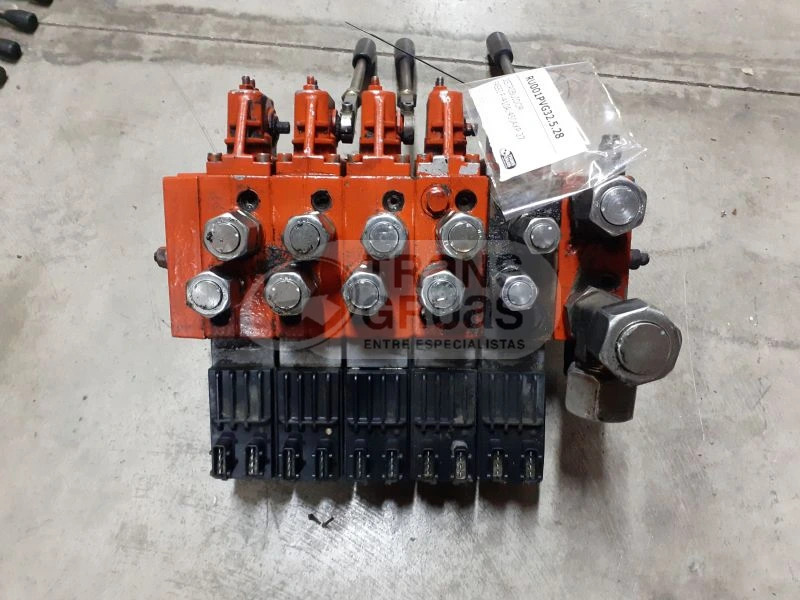 Grúa F450AXP.27 solo para recambios - Crane: picture 4 Grúa F450AXP.27 solo para recambios - Crane: picture 4