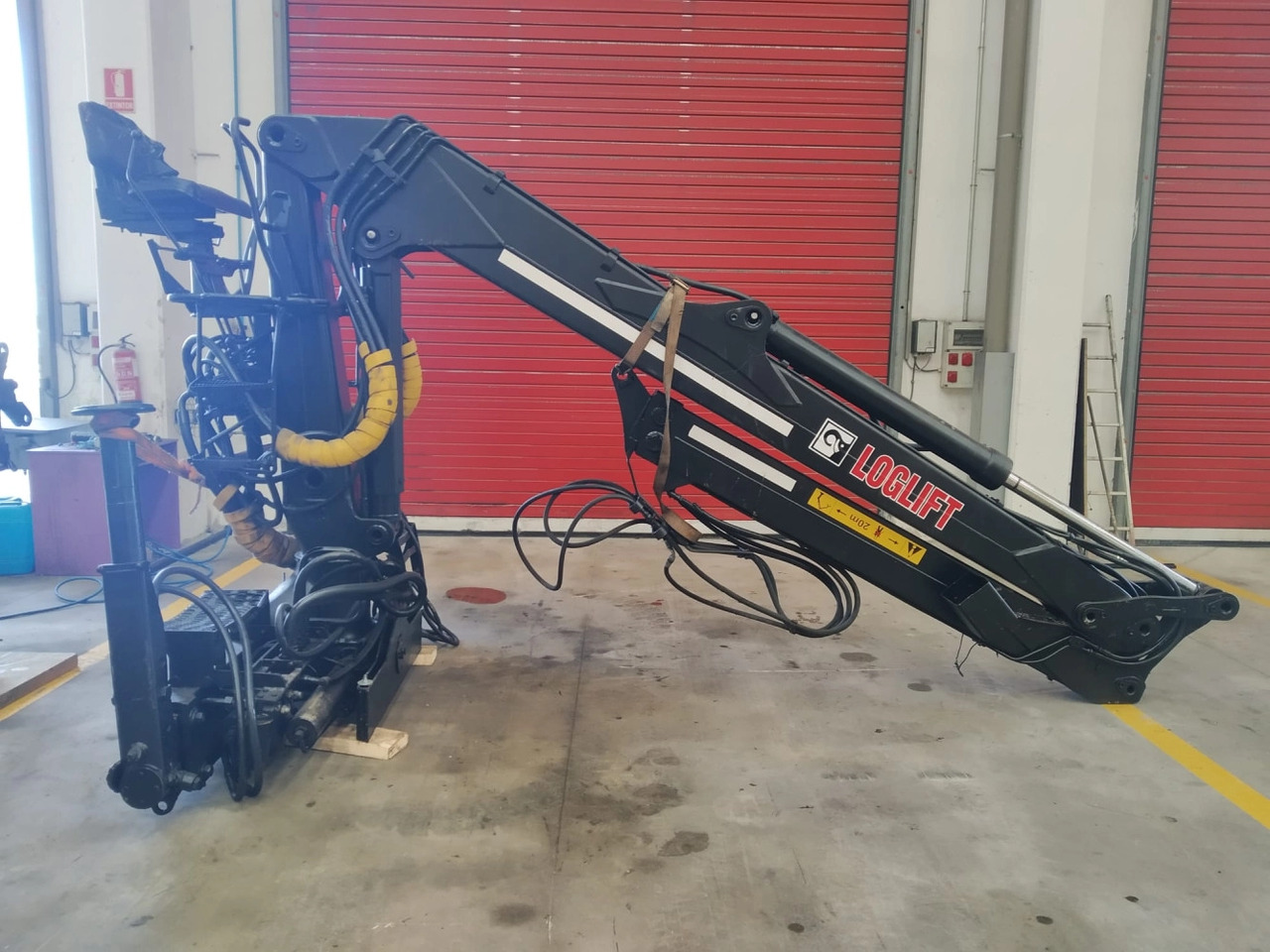 Grúa LOGLIFT 120S79R - Truck mounted crane for Truck: picture 4 Grúa LOGLIFT 120S79R - Truck mounted crane for Truck: picture 4