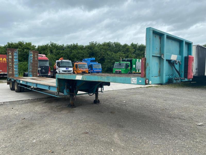 Castera - Low loader semi-trailer: picture 2 Castera - Low loader semi-trailer: picture 2