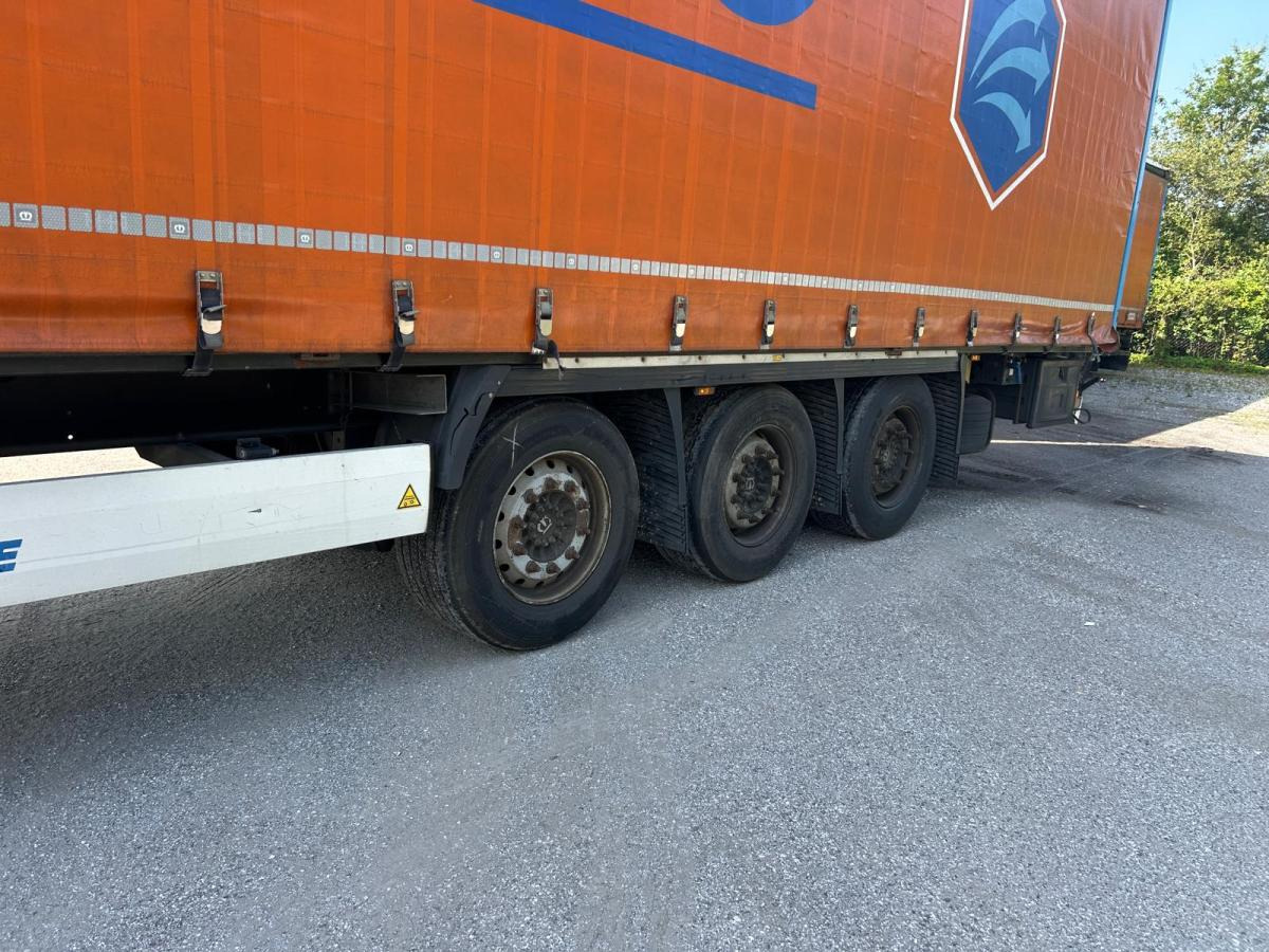 Fliegl - Curtainsider semi-trailer: picture 4 Fliegl - Curtainsider semi-trailer: picture 4