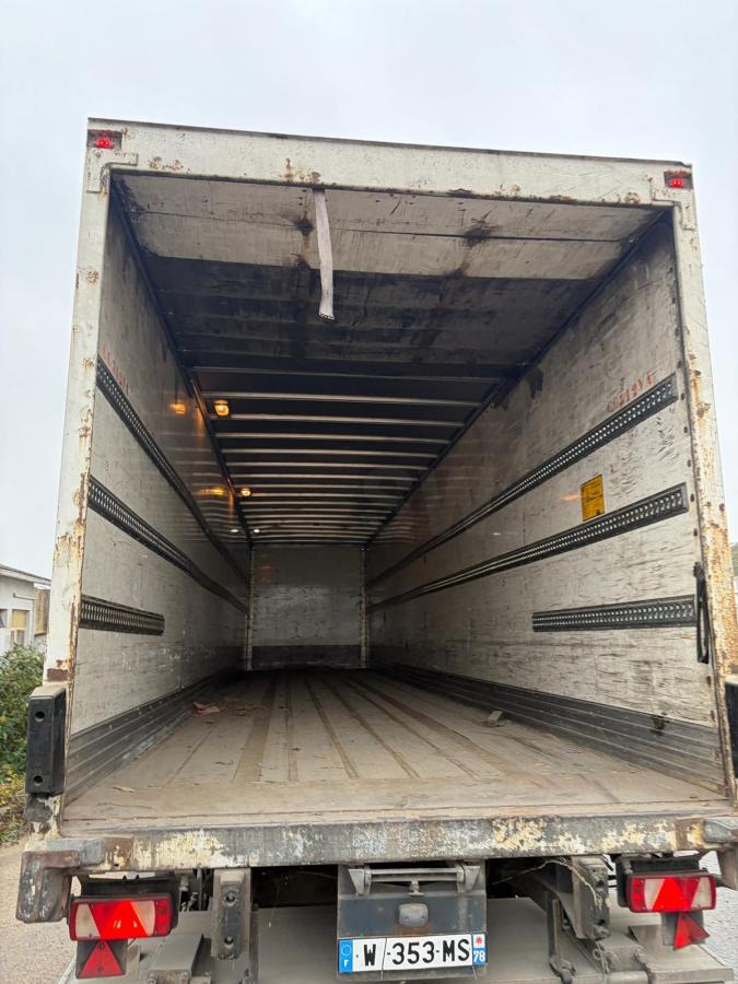 Fruehauf - Closed box semi-trailer: picture 4 Fruehauf - Closed box semi-trailer: picture 4
