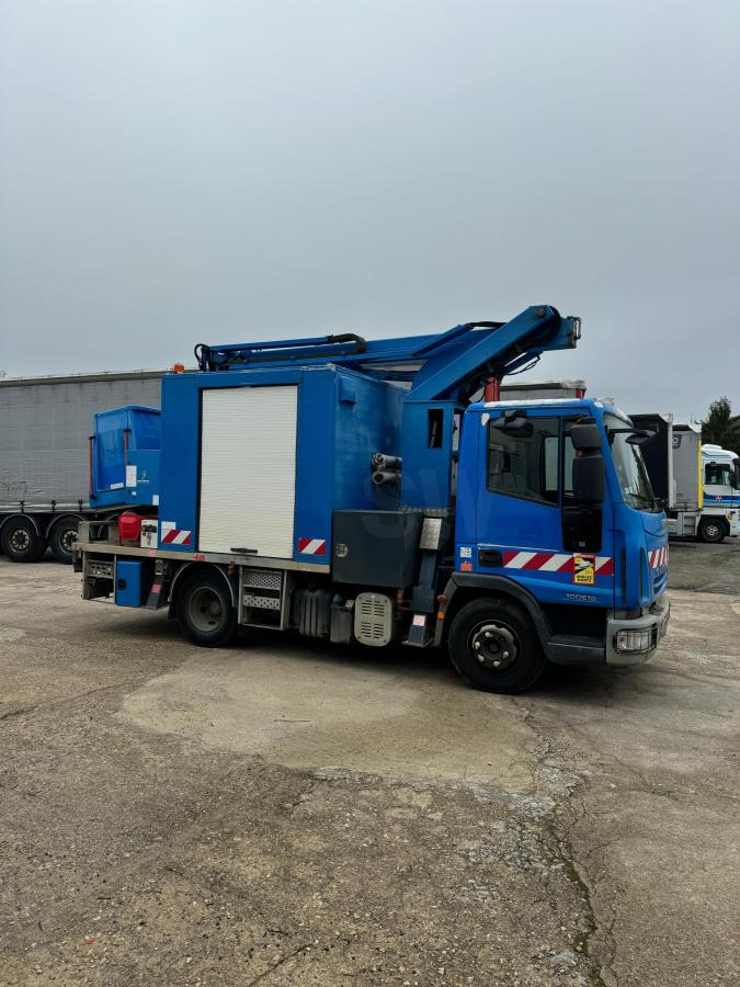 Iveco Eurocargo 100E19 - Truck with aerial platform: picture 4 Iveco Eurocargo 100E19 - Truck with aerial platform: picture 4