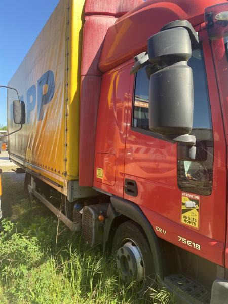 Iveco - Curtain side truck: picture 4 Iveco - Curtain side truck: picture 4