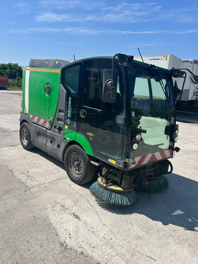 Mathieu Azura MC210 - Road sweeper: picture 4 Mathieu Azura MC210 - Road sweeper: picture 4
