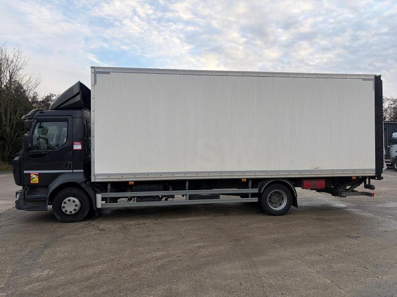 Renault D-Series 240.12 - Box truck: picture 3 Renault D-Series 240.12 - Box truck: picture 3