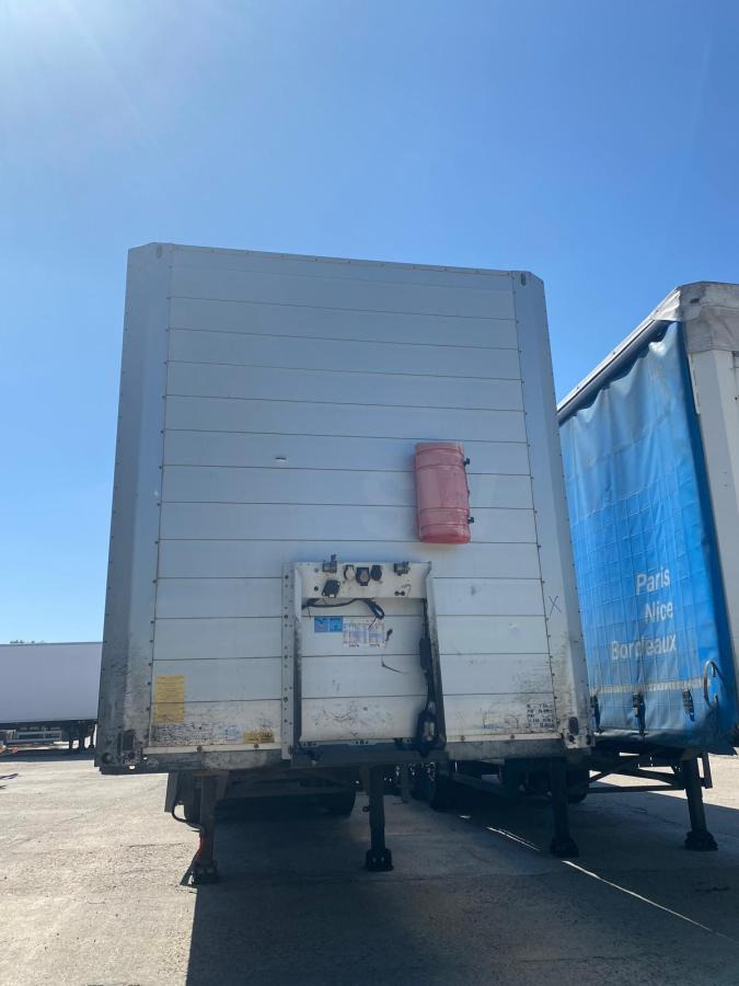 Schmitz Cargobull - Isothermal semi-trailer: picture 2 Schmitz Cargobull - Isothermal semi-trailer: picture 2