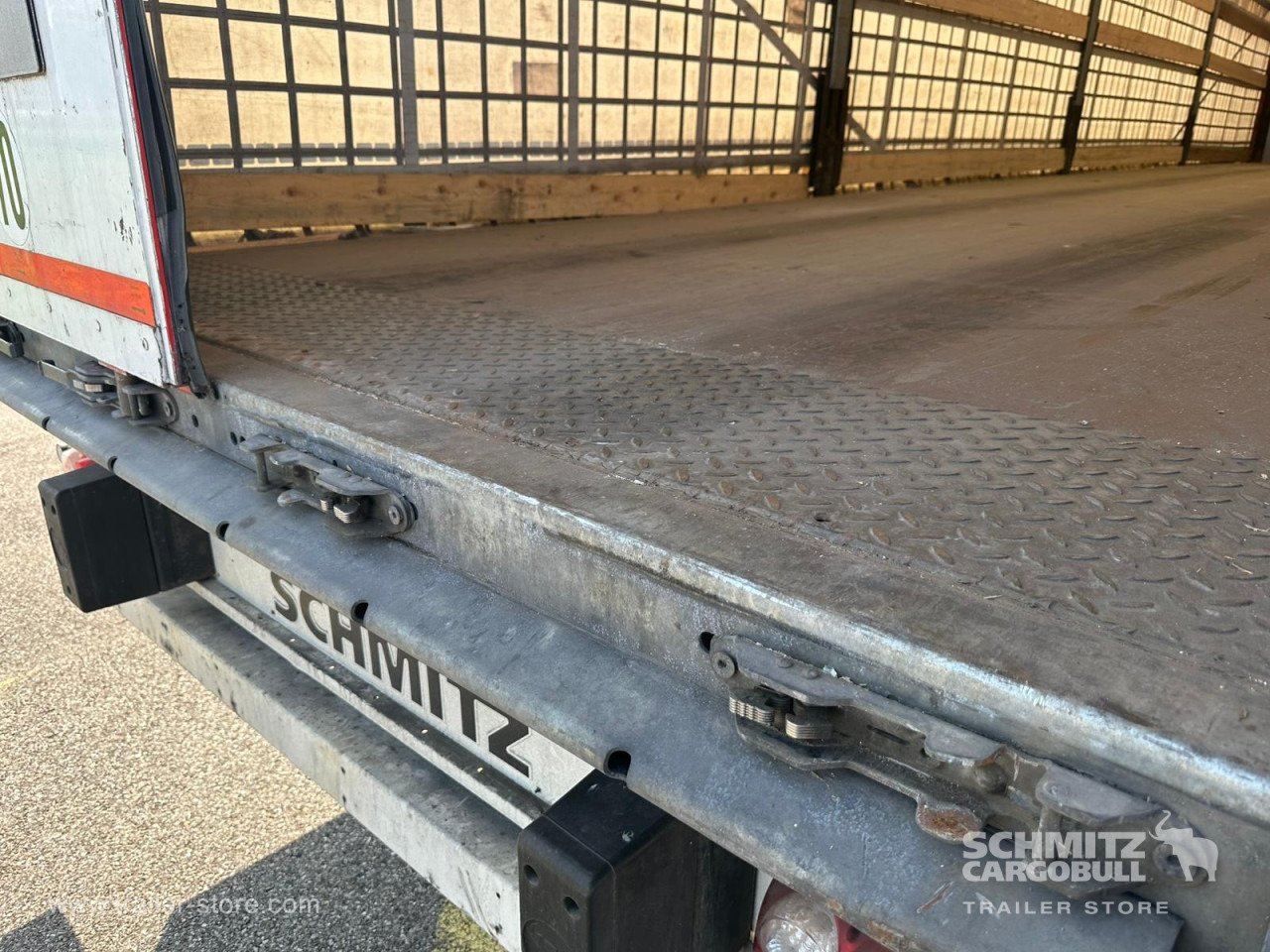 SCHMITZ Curtainsider Standard - Curtainsider semi-trailer: picture 4 SCHMITZ Curtainsider Standard - Curtainsider semi-trailer: picture 4