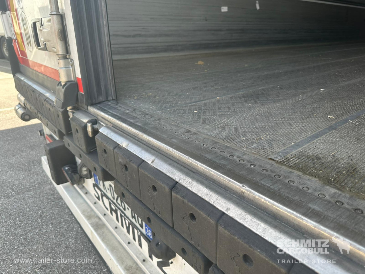 SCHMITZ Frigo standard Taillift - Isothermal semi-trailer: picture 4 SCHMITZ Frigo standard Taillift - Isothermal semi-trailer: picture 4