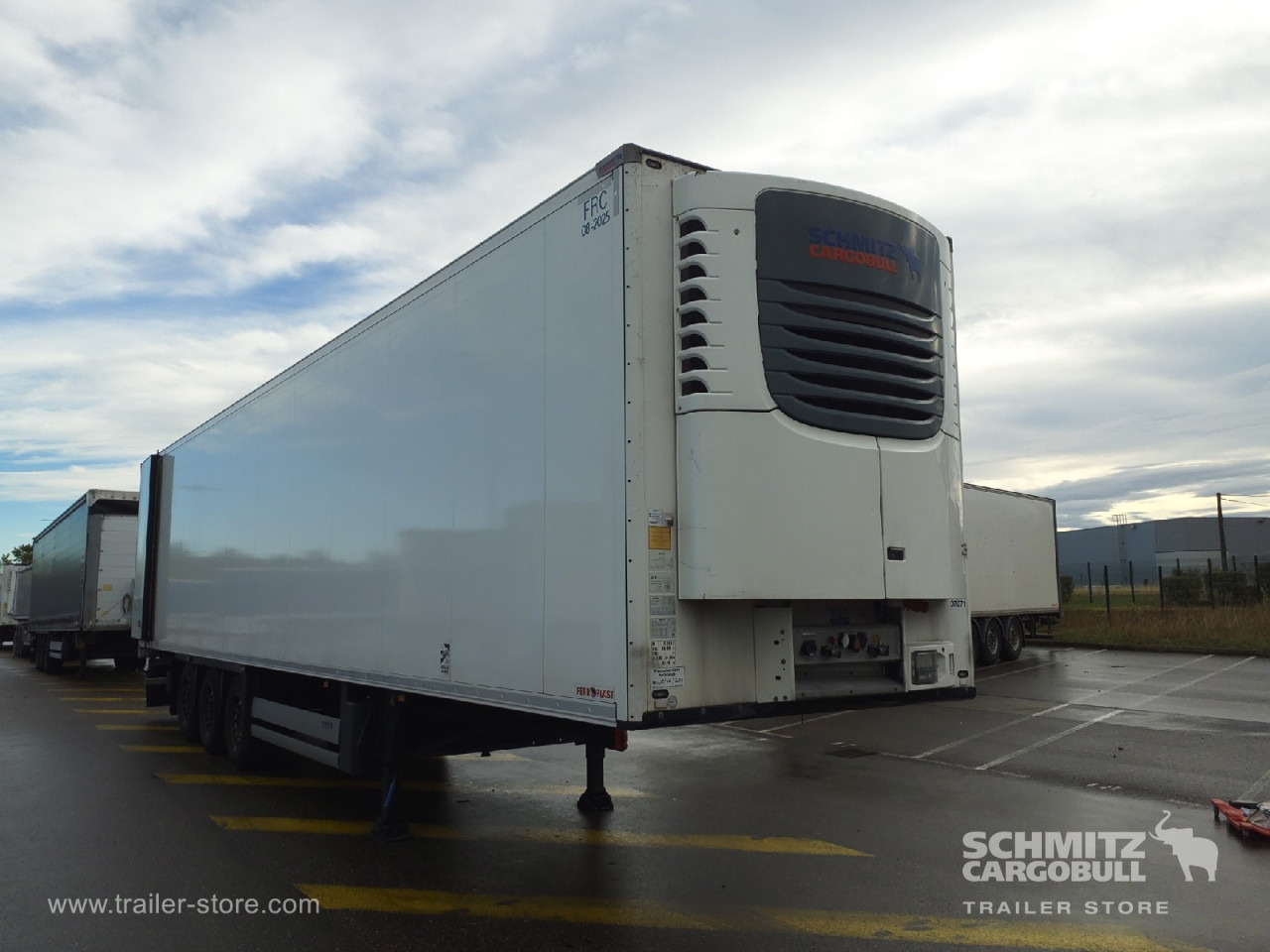 SCHMITZ Frigo standard Taillift - Isothermal semi-trailer: picture 1 SCHMITZ Frigo standard Taillift - Isothermal semi-trailer: picture 1