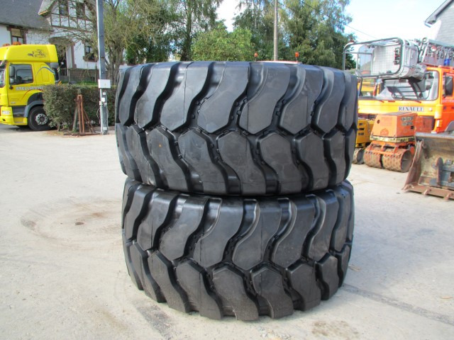 HILO 35/65R33 LCHS - Tire for Construction machinery: picture 1 HILO 35/65R33 LCHS - Tire for Construction machinery: picture 1