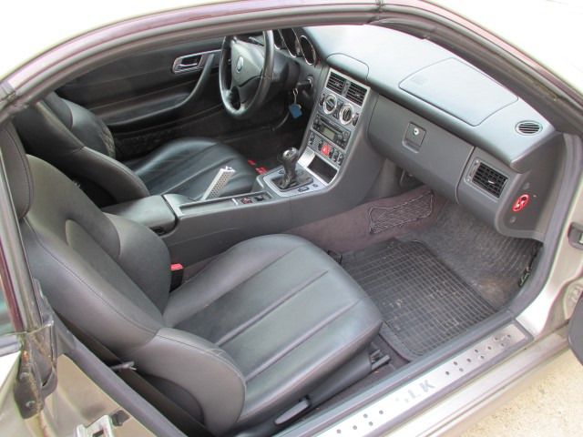 Car Mercedes SLK 200: picture 10