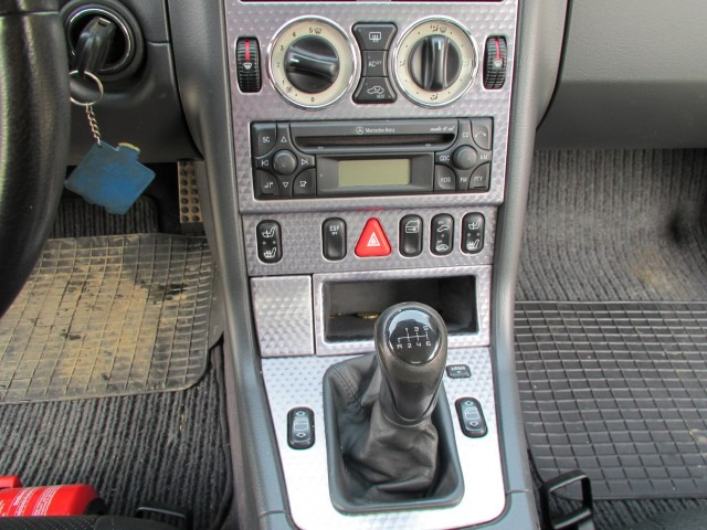 Car Mercedes SLK 200: picture 9