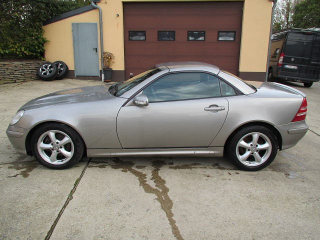 Car Mercedes SLK 200: picture 15
