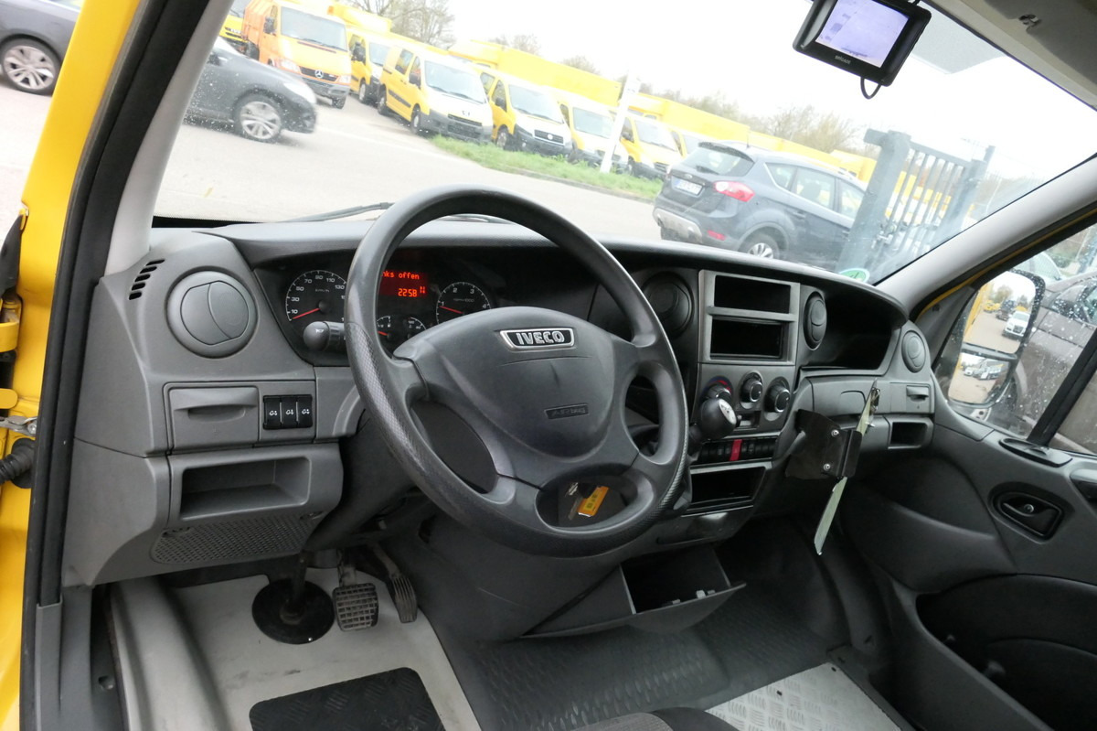 Interior photo 2: Closed box van IVECO Daily 35 S11 C30C AUTOMATIK KAMERA MAXI KAMERA R Interior photo 2: Closed box van IVECO Daily 35 S11 C30C AUTOMATIK KAMERA MAXI KAMERA R