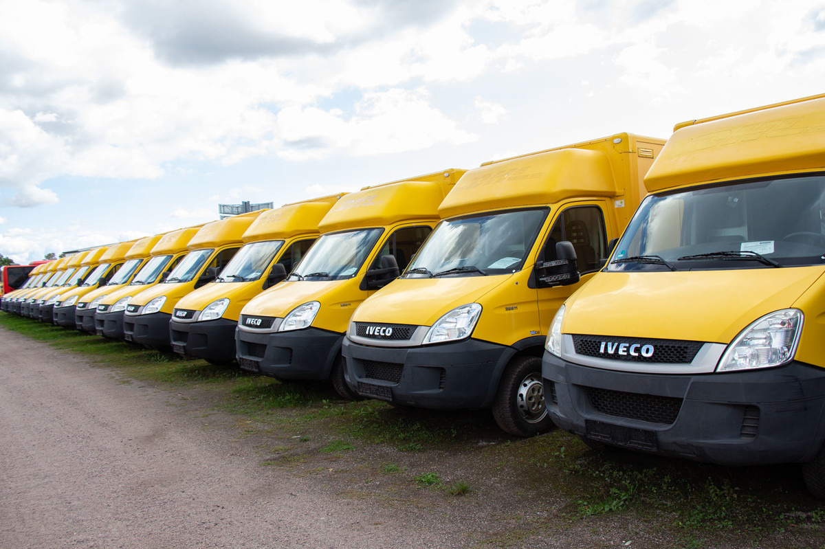 IVECO Daily 35 S11 C30C AUTOMATIK KAMERA Regale LUFT - Closed box van: picture 1 IVECO Daily 35 S11 C30C AUTOMATIK KAMERA Regale LUFT - Closed box van: picture 1