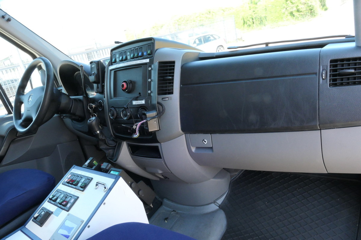 Ambulance MERCEDES-BENZ Sprinter 519 CDI Klima Krankenwagen: picture 12