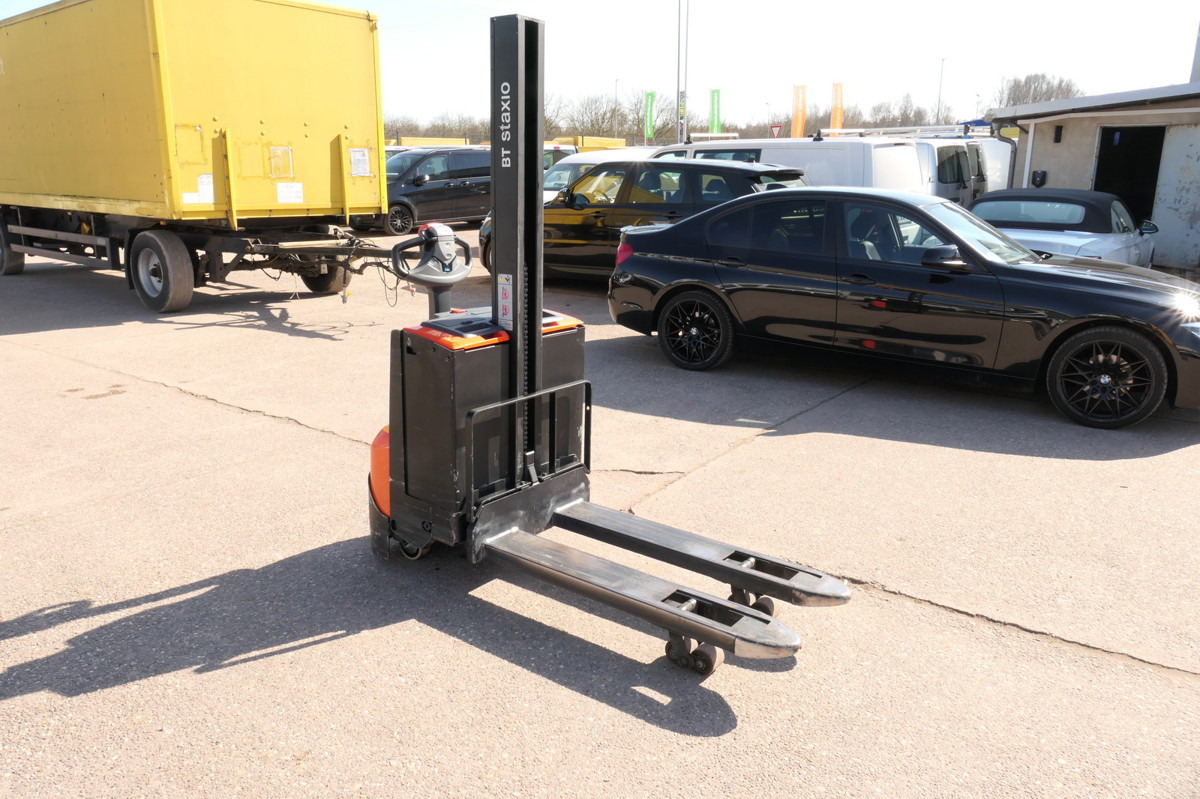 TOYOTA SWE 080L - Pallet truck: picture 3 TOYOTA SWE 080L - Pallet truck: picture 3