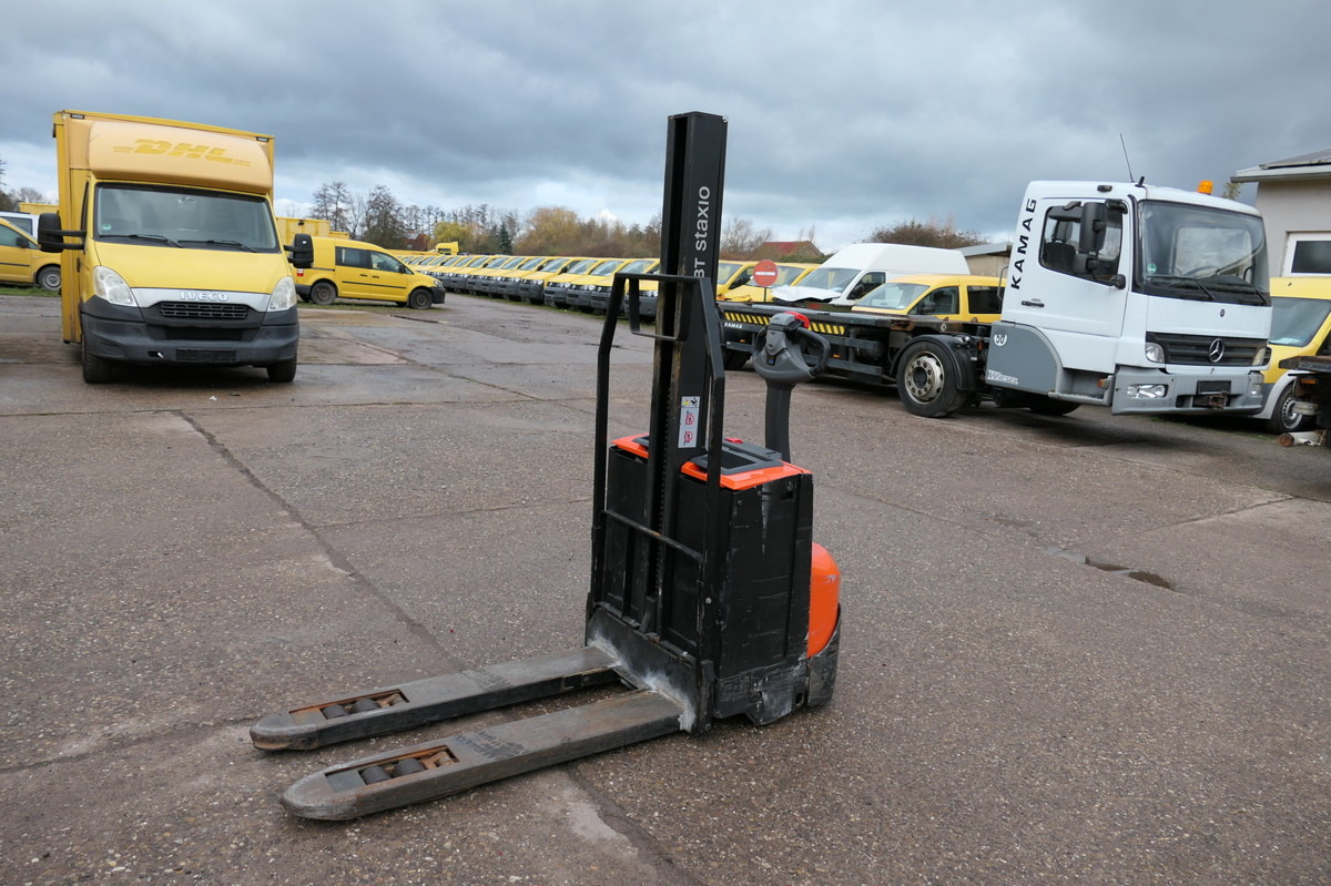 TOYOTA SWE 080L - Pallet truck: picture 2 TOYOTA SWE 080L - Pallet truck: picture 2