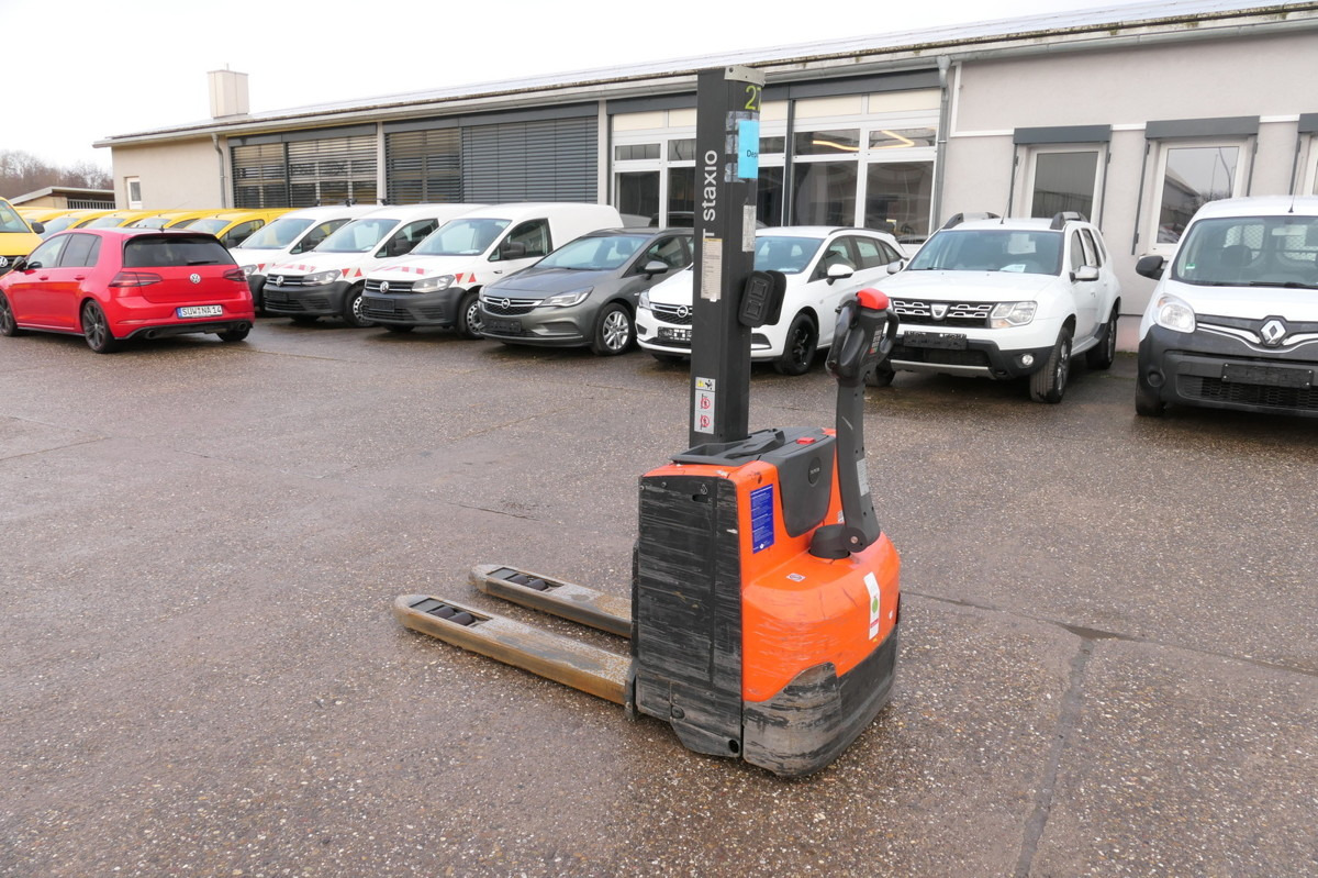 TOYOTA SWE 080L - Pallet truck: picture 3 TOYOTA SWE 080L - Pallet truck: picture 3