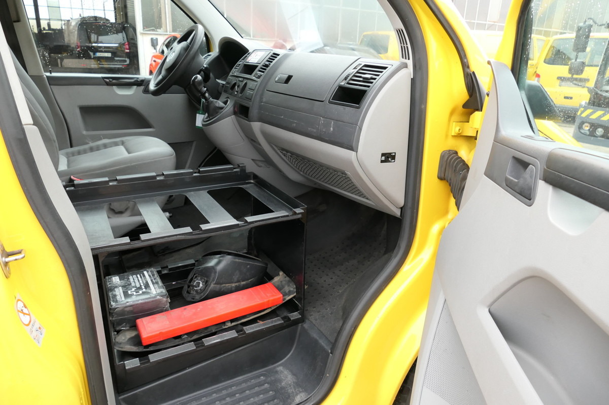Small van VW T5 Transporter 2.0 TDI EURO-5 CoC PARKTRONIK: picture 8 Small van VW T5 Transporter 2.0 TDI EURO-5 CoC PARKTRONIK: picture 8