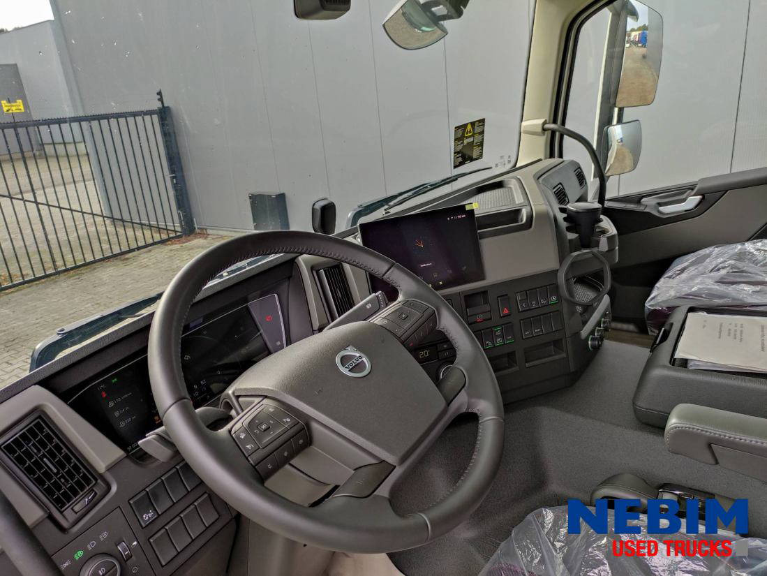 Volvo FM 330 4X2 - Curtain side truck: picture 3 Volvo FM 330 4X2 - Curtain side truck: picture 3