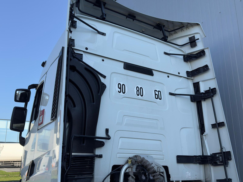 Tractor truck Renault T460: picture 17