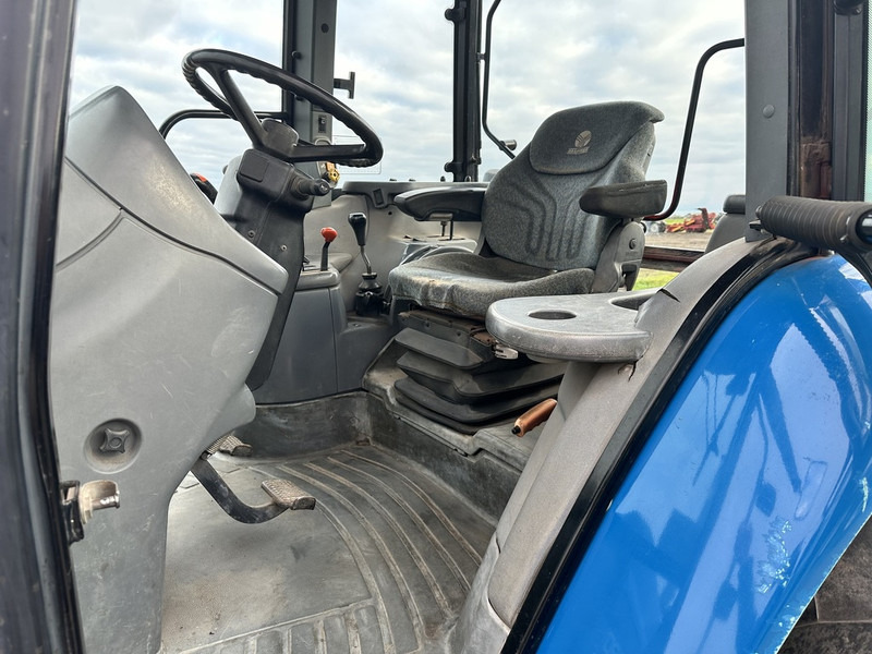 New Holland TS90 - Farm tractor: picture 4 New Holland TS90 - Farm tractor: picture 4