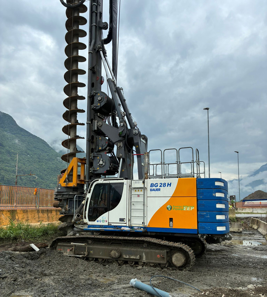 Bauer BG 28H - Pile driver: picture 2 Bauer BG 28H - Pile driver: picture 2