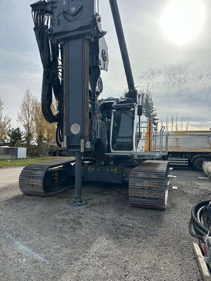 Bauer BG45V - Pile driver: picture 3 Bauer BG45V - Pile driver: picture 3