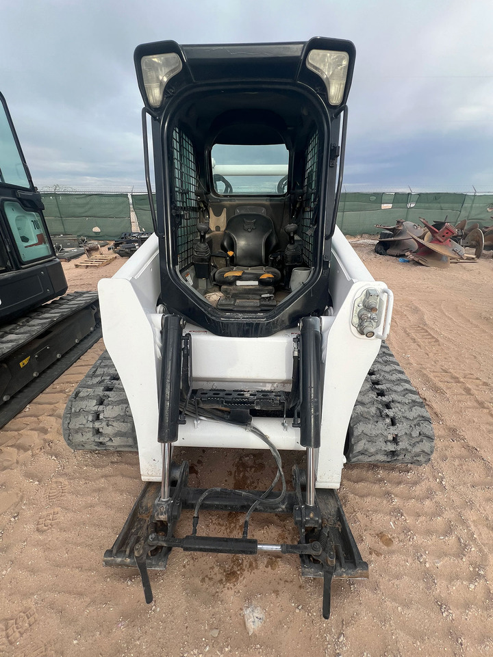 Skid steer loader Bobcat T870: picture 6