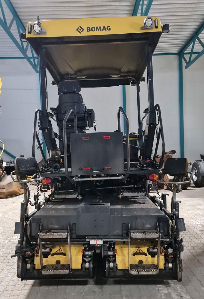Bomag BF 300 P-2 - Asphalt paver: picture 4 Bomag BF 300 P-2 - Asphalt paver: picture 4