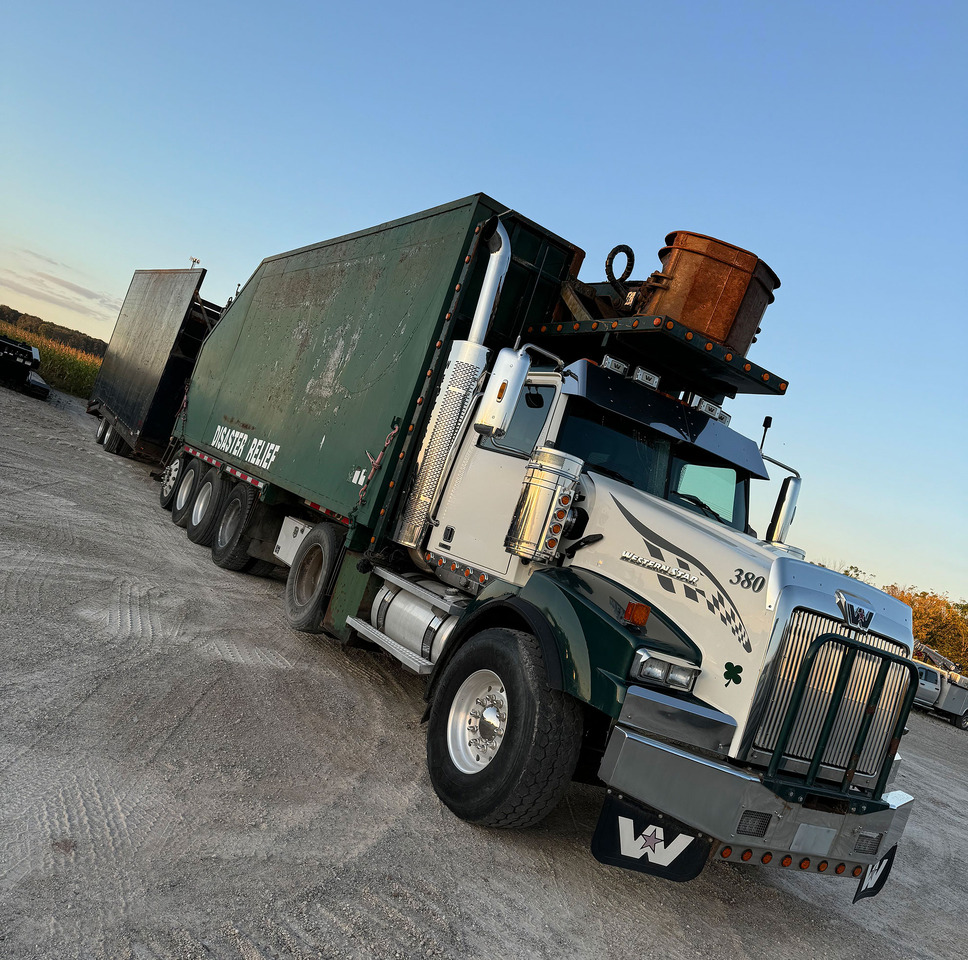 Western Star W4900 SB - Garbage truck: picture 5 Western Star W4900 SB - Garbage truck: picture 5