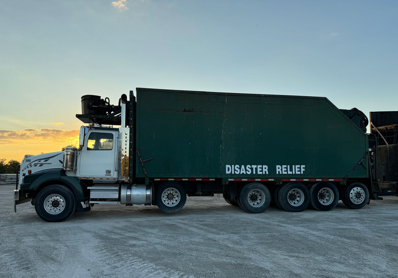 Western Star W4900 SB - Garbage truck: picture 4 Western Star W4900 SB - Garbage truck: picture 4