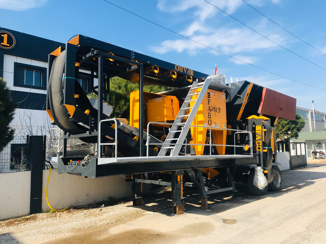 FABO mobile jaw crusher - Jaw crusher: picture 2 FABO mobile jaw crusher - Jaw crusher: picture 2