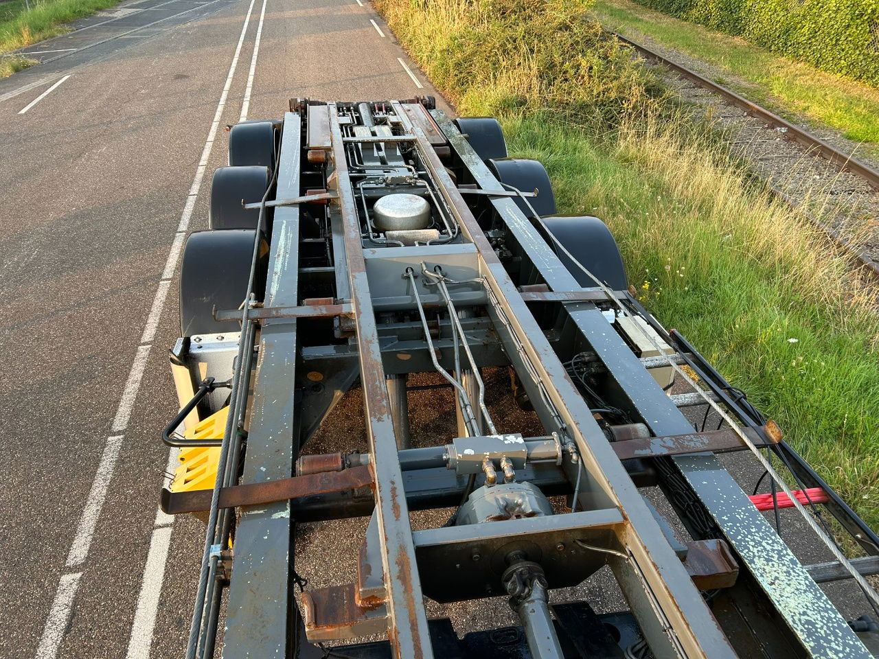 Container transporter/ Swap body semi-trailer Van Hool Cable system 90 tipping / disc brakes bpw / lifting axle / remote control: picture 7