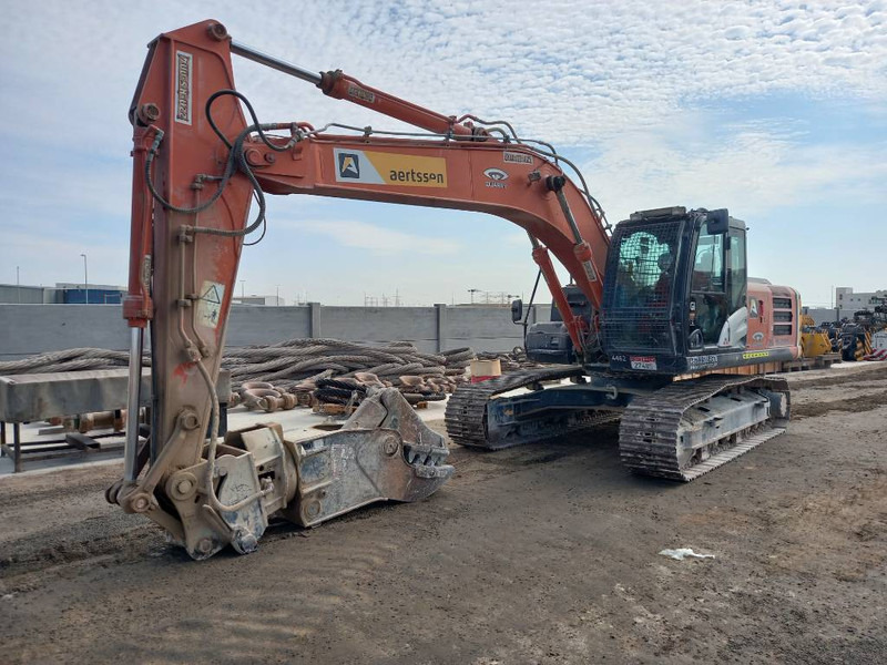 Hitachi ZX220 LC (Abu Dhabi) - Crawler excavator: picture 5 Hitachi ZX220 LC (Abu Dhabi) - Crawler excavator: picture 5