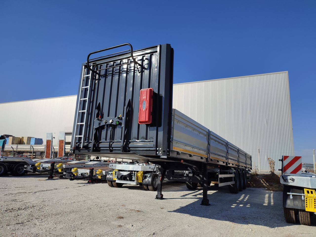 SINAN TANKER-TREYLER FlatBed - Special Platform - Dropside/ Flatbed semi-trailer: picture 3 SINAN TANKER-TREYLER FlatBed - Special Platform - Dropside/ Flatbed semi-trailer: picture 3