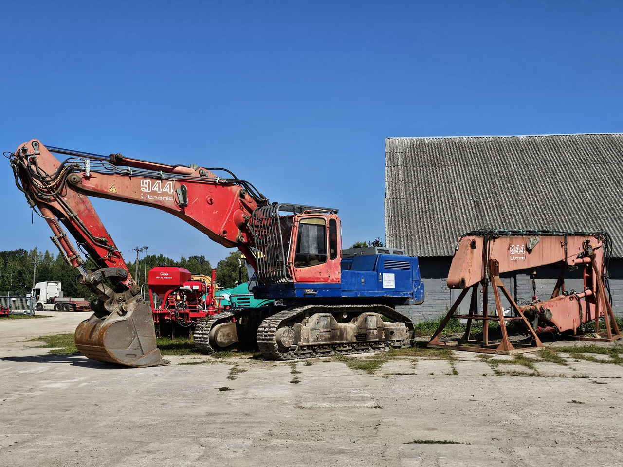 LIEBHERR R944B VH-HD. UHD boom and standart boom included. - Demolition excavator: picture 3 LIEBHERR R944B VH-HD. UHD boom and standart boom included. - Demolition excavator: picture 3