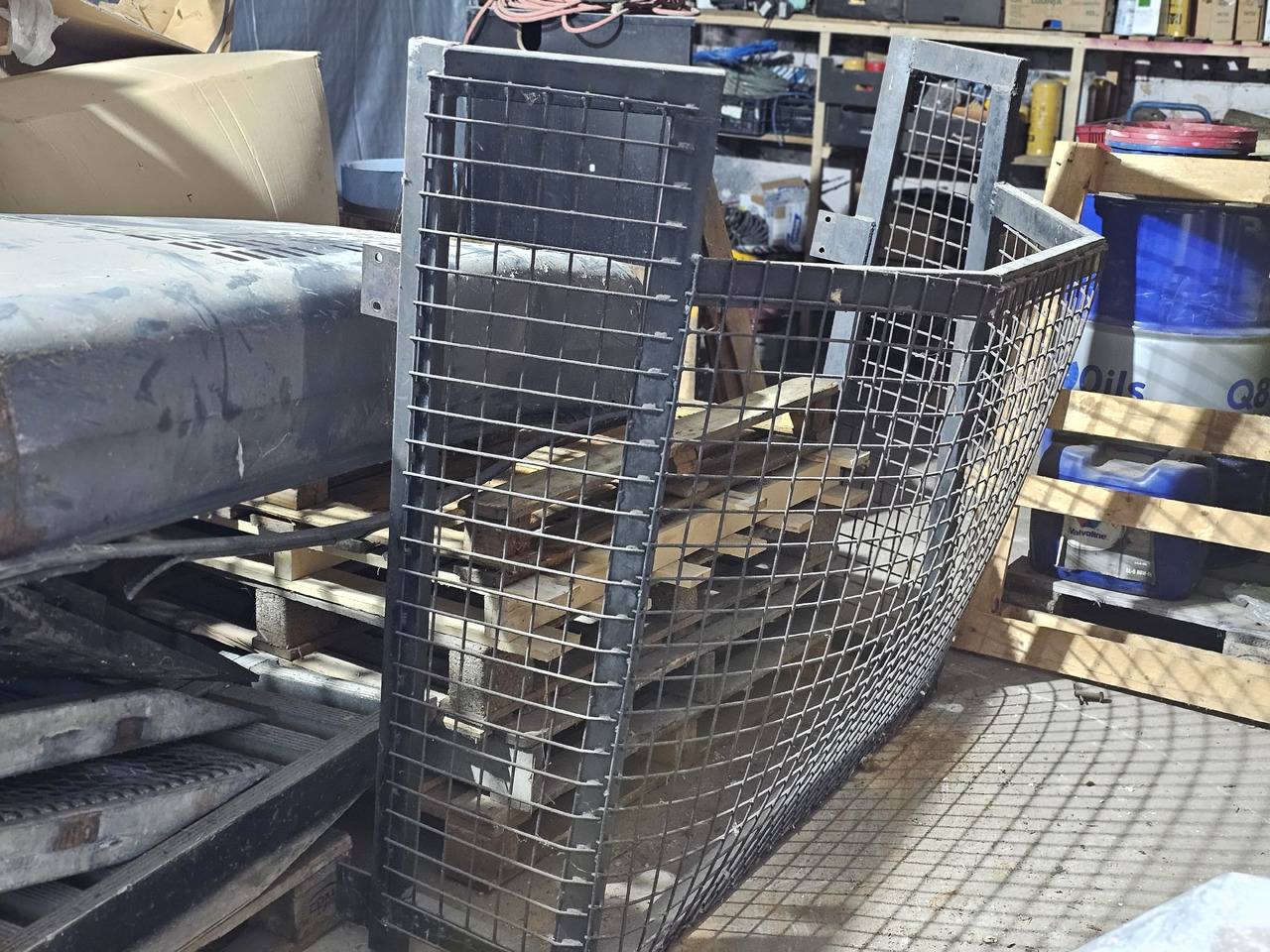Protective guard. Caterpillar 962, 966, 972 - Cab for Loader: picture 1 Protective guard. Caterpillar 962, 966, 972 - Cab for Loader: picture 1