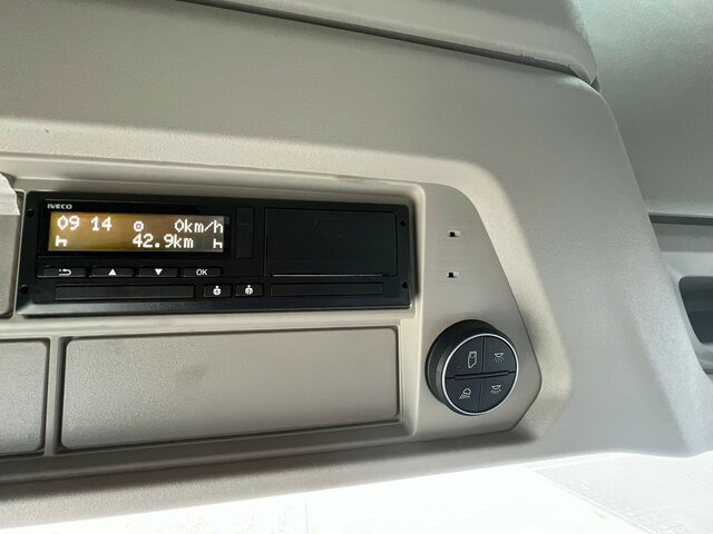 IVECO S-Way AS440S49T/P - AF4T COMFORT+AERO+ LED+NAVI... - Tractor truck: picture 5 IVECO S-Way AS440S49T/P - AF4T COMFORT+AERO+ LED+NAVI... - Tractor truck: picture 5