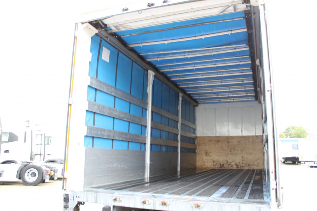 MAN TGS 18.440 Plane Zug Schlafplatz LBW AHK - Curtain side truck: picture 5 MAN TGS 18.440 Plane Zug Schlafplatz LBW AHK - Curtain side truck: picture 5