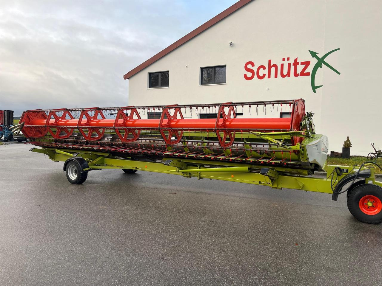 CLAAS Schneidwerk V900 mit Wagen und Rapsausrüstung - Combine header trailer: picture 2 CLAAS Schneidwerk V900 mit Wagen und Rapsausrüstung - Combine header trailer: picture 2