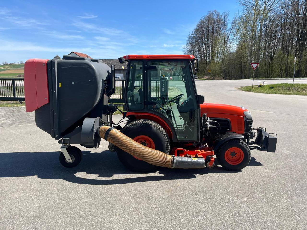 Kubota B3030 Grüngutbehälter Hochentlader - Garden mower: picture 4 Kubota B3030 Grüngutbehälter Hochentlader - Garden mower: picture 4
