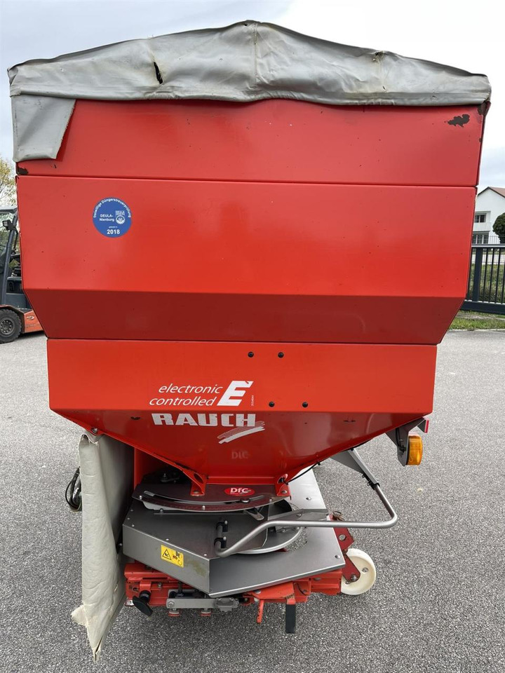 Rauch Axera H EMC 1102 mit Rauch Quantron P Bedienterminal, Abdeckplane, Rollvorrichtung - Fertilizer spreader: picture 4 Rauch Axera H EMC 1102 mit Rauch Quantron P Bedienterminal, Abdeckplane, Rollvorrichtung - Fertilizer spreader: picture 4