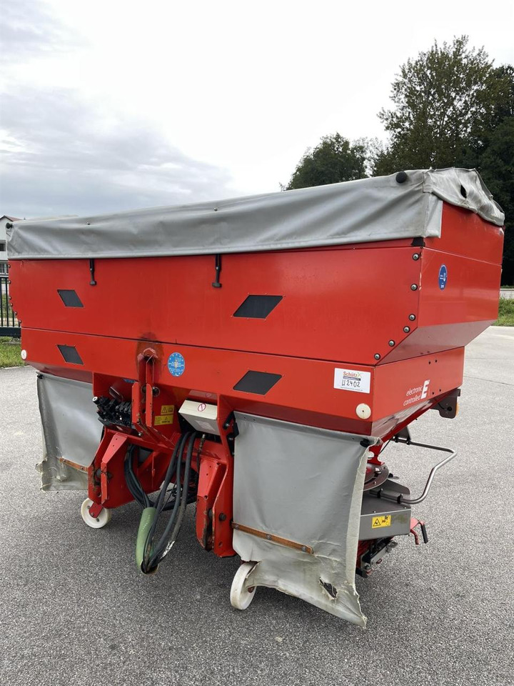 Rauch Axera H EMC 1102 mit Rauch Quantron P Bedienterminal, Abdeckplane, Rollvorrichtung - Fertilizer spreader: picture 5 Rauch Axera H EMC 1102 mit Rauch Quantron P Bedienterminal, Abdeckplane, Rollvorrichtung - Fertilizer spreader: picture 5