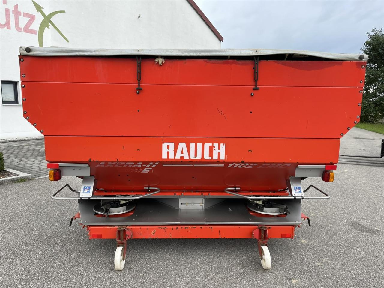 Rauch Axera H EMC 1102 mit Rauch Quantron P Bedienterminal, Abdeckplane, Rollvorrichtung - Fertilizer spreader: picture 2 Rauch Axera H EMC 1102 mit Rauch Quantron P Bedienterminal, Abdeckplane, Rollvorrichtung - Fertilizer spreader: picture 2