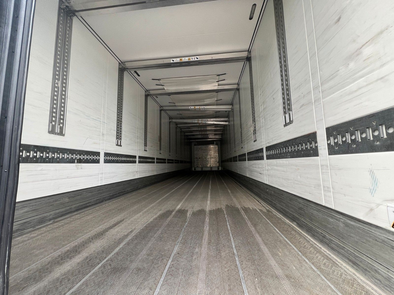 Schmitz Cargobull SKO 24/L - 13.4 FP 45 Cool V7, Schmitz S.CU V2.0 - Refrigerator semi-trailer: picture 5 Schmitz Cargobull SKO 24/L - 13.4 FP 45 Cool V7, Schmitz S.CU V2.0 - Refrigerator semi-trailer: picture 5