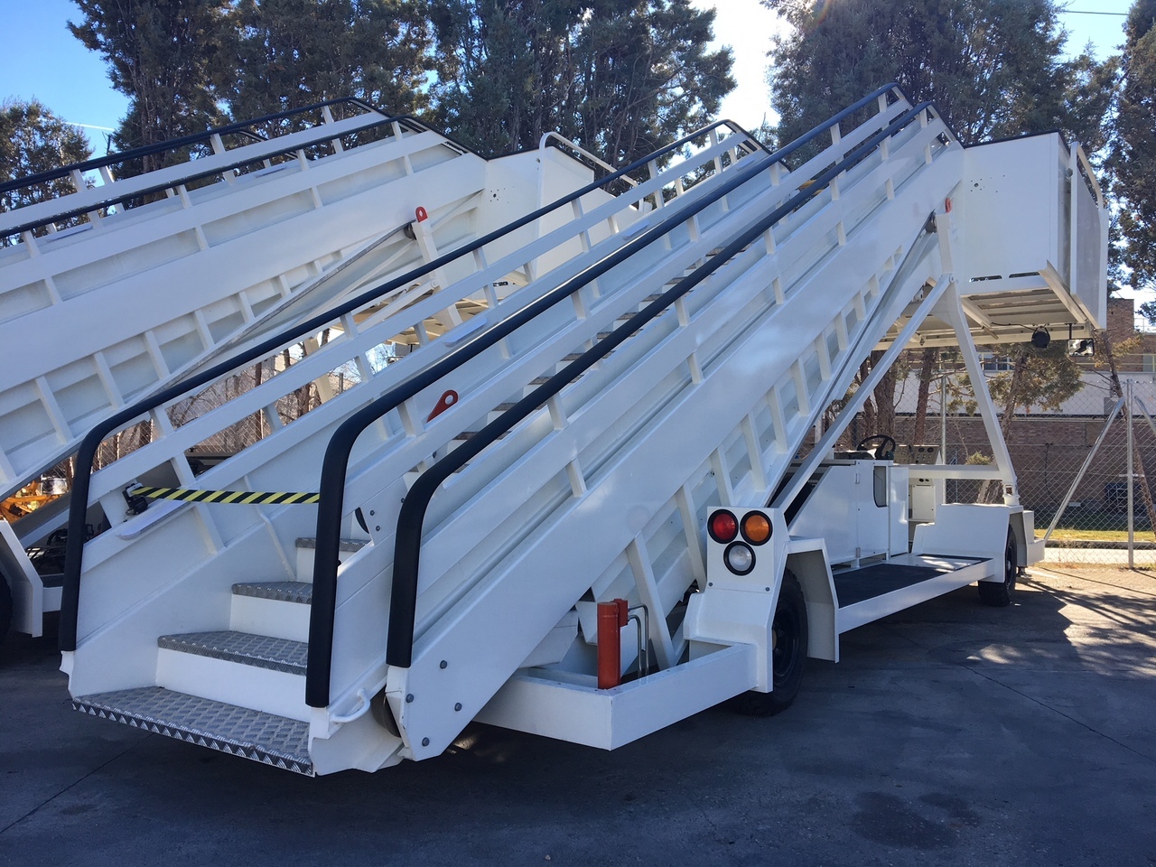 JBT Passenger Stairs Smart Step - Passenger stairs: picture 1 JBT Passenger Stairs Smart Step - Passenger stairs: picture 1