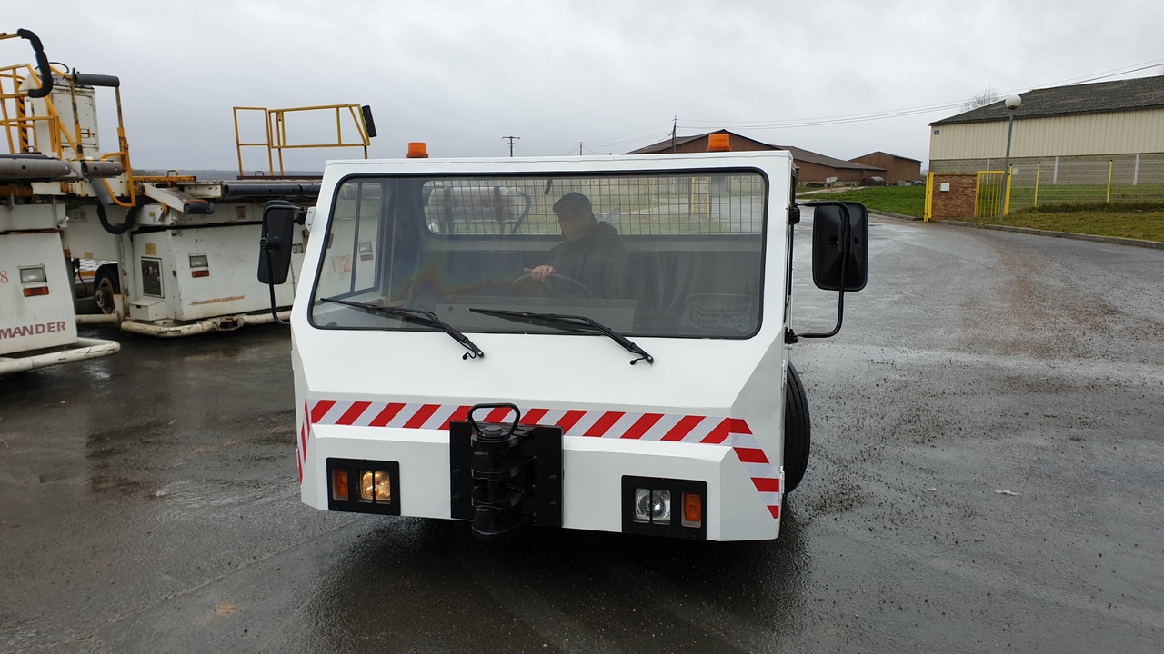 SOVAM K100 - Pushback tractor: picture 4 SOVAM K100 - Pushback tractor: picture 4